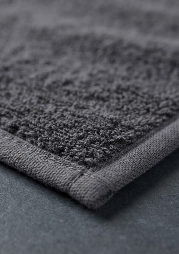 Premium Charcoal Grey Cotton Bath Towel – Ultra Soft, Highly Absorbent & Quick-Dry Bathroom Towel